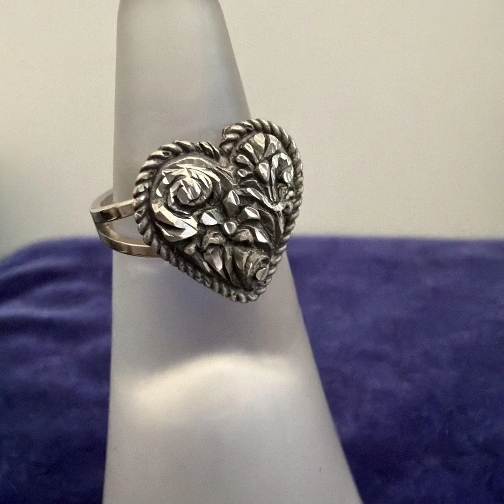 EJC 95 HEART Flower Silver Tone RING SIZE 9.5